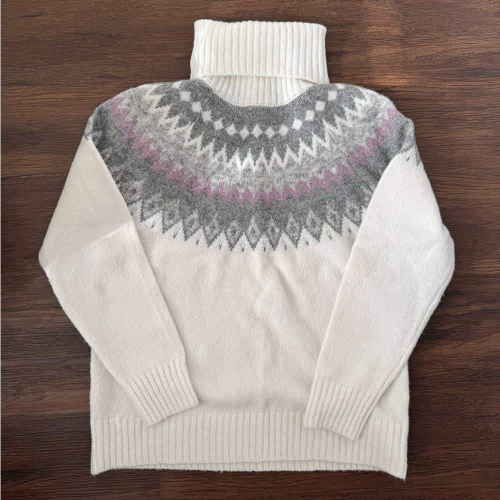 Women’s turtleneck sweater, size small